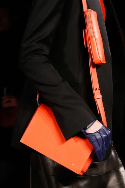 Look 16